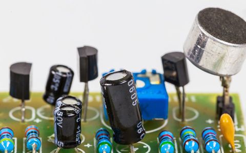 無功補償電容器漏油，可以繼續使用嗎？